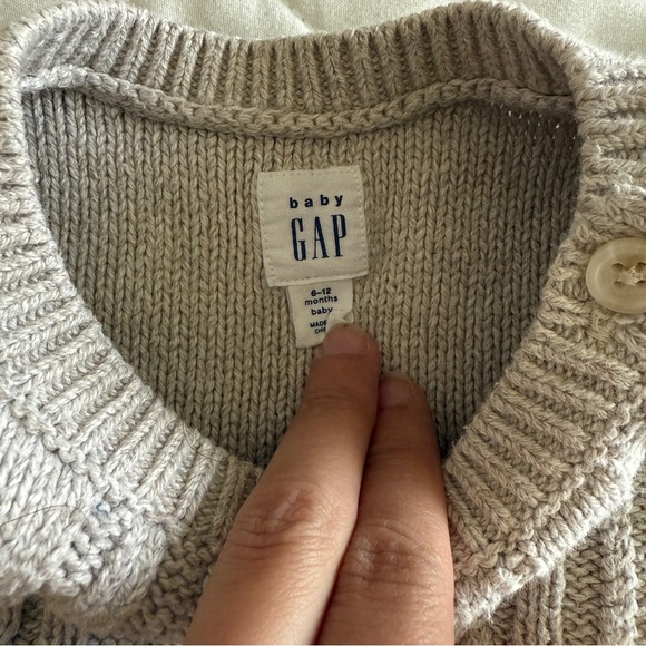 Baby Gap Cable Knit Sweater - Picture 4 of 6